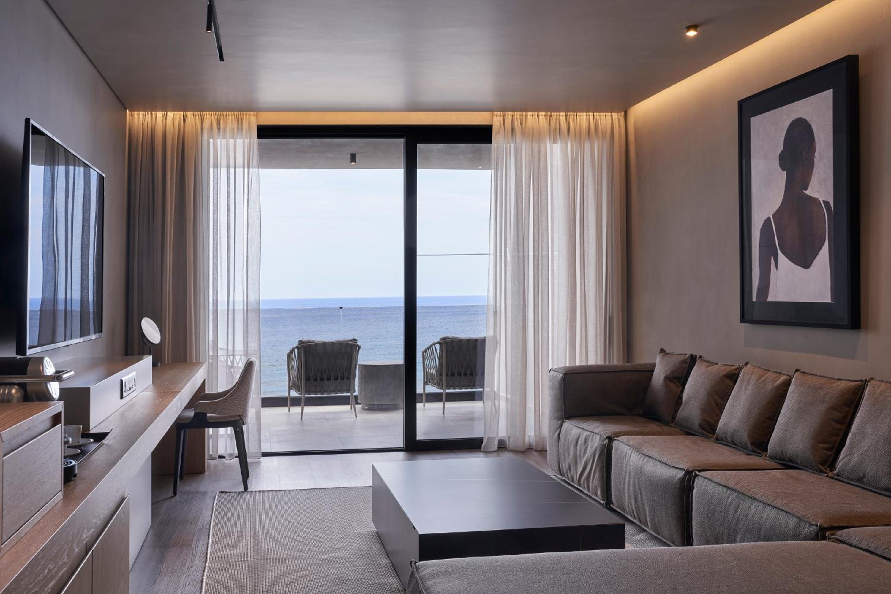 One-Bedroom Penthouse Suite Sea View - Photo 2