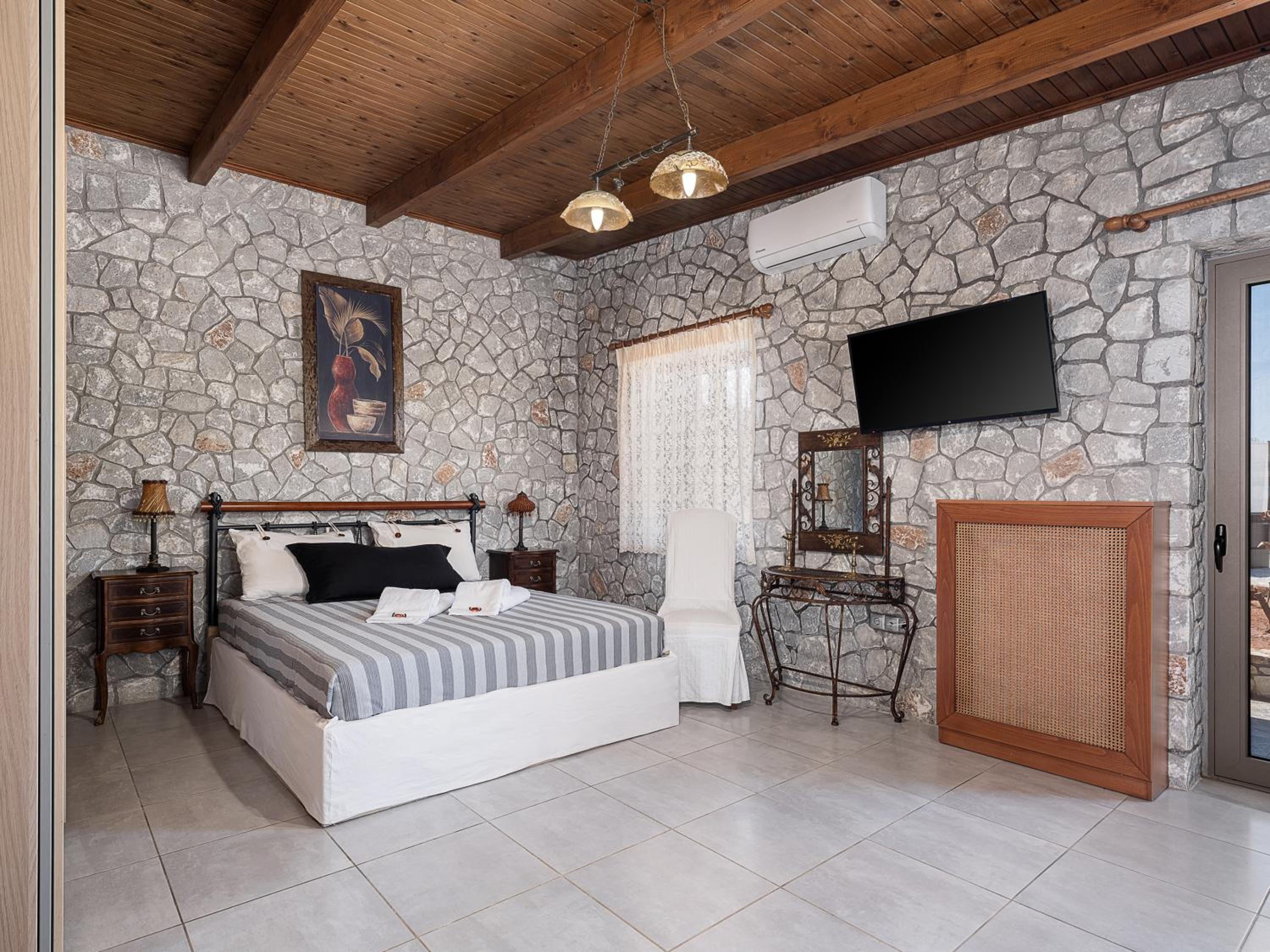 One-Bedroom House photo 1