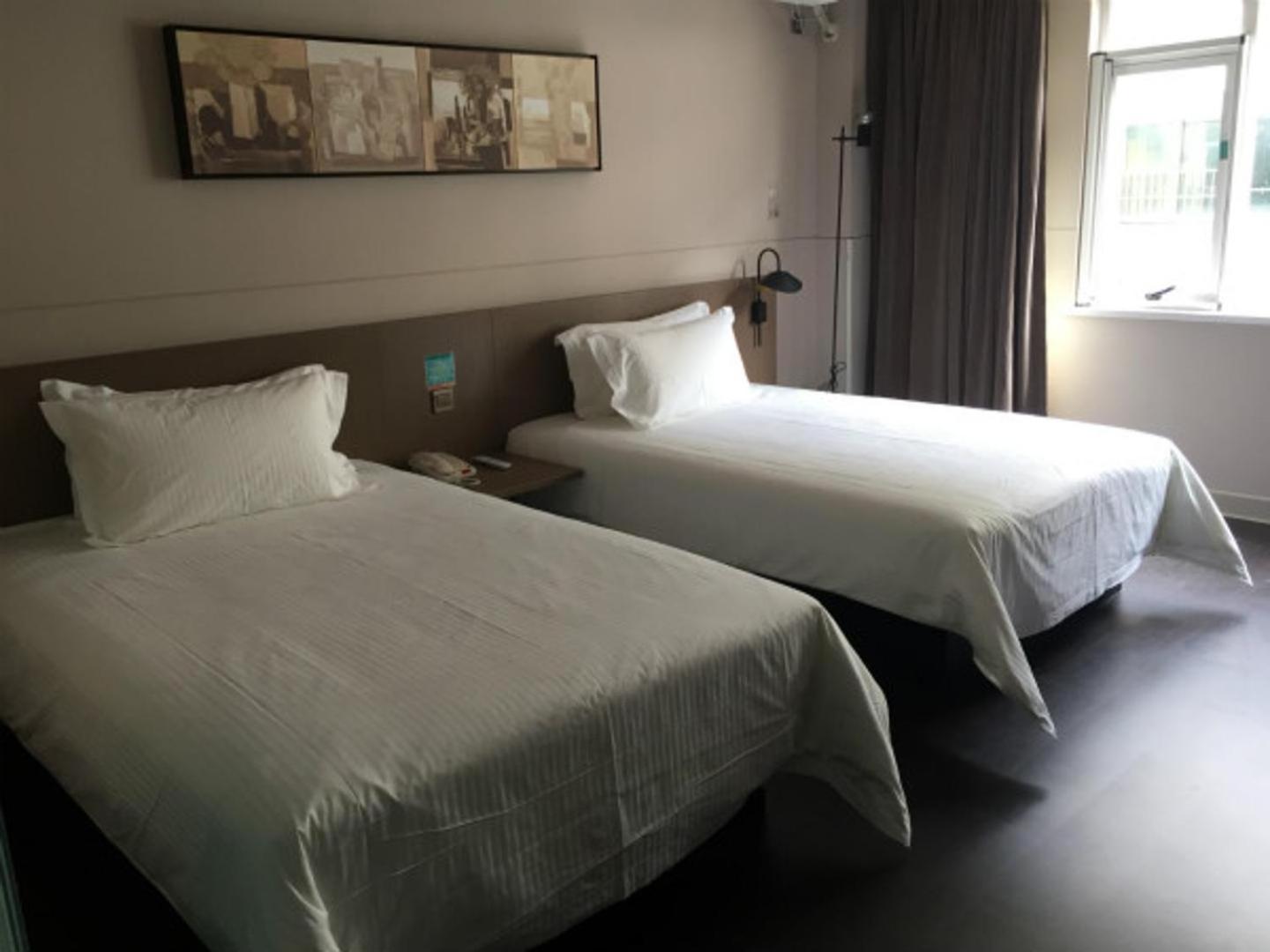 Business Twin Room A photo 1