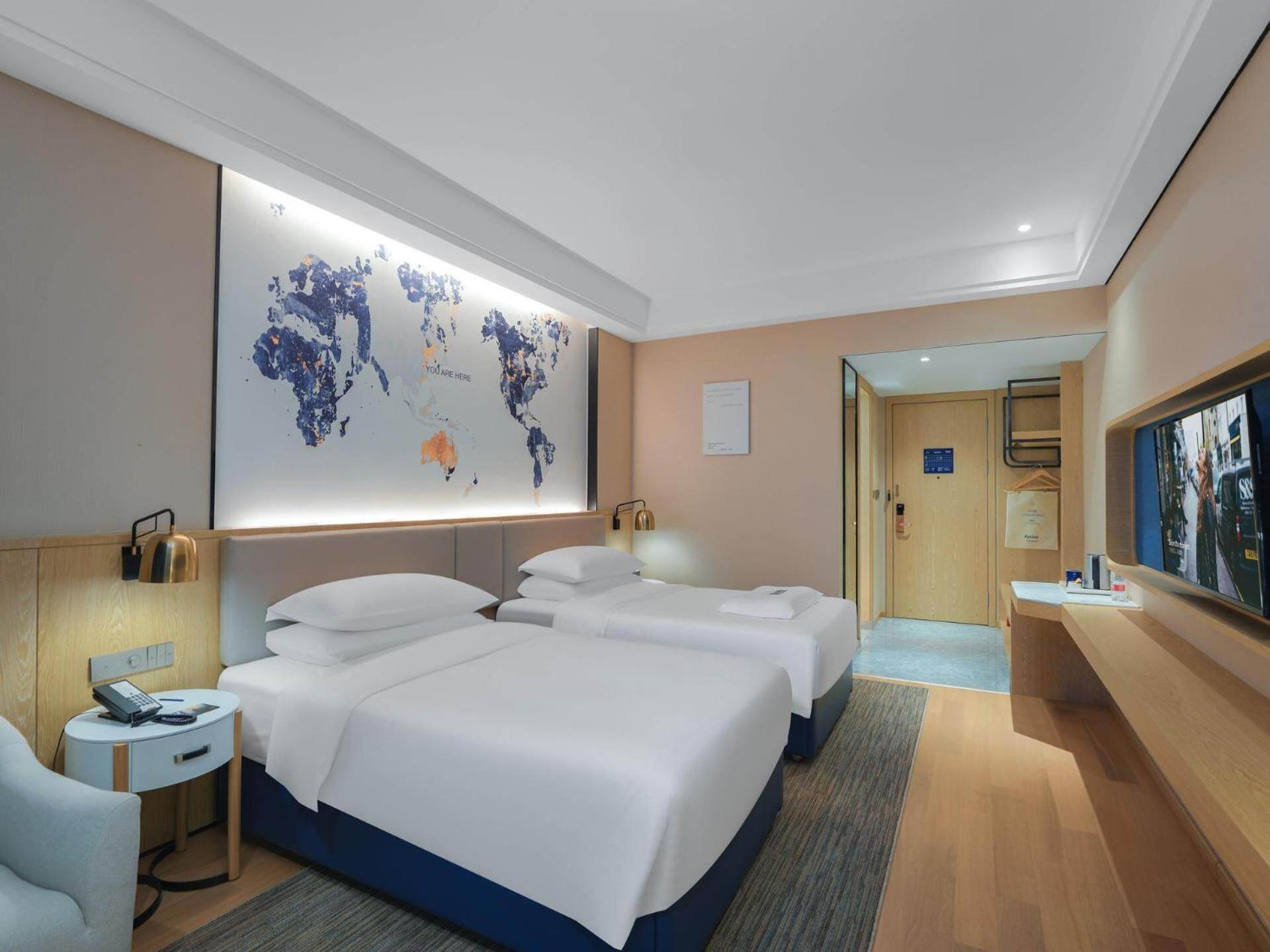 Light Twin Room photo 1