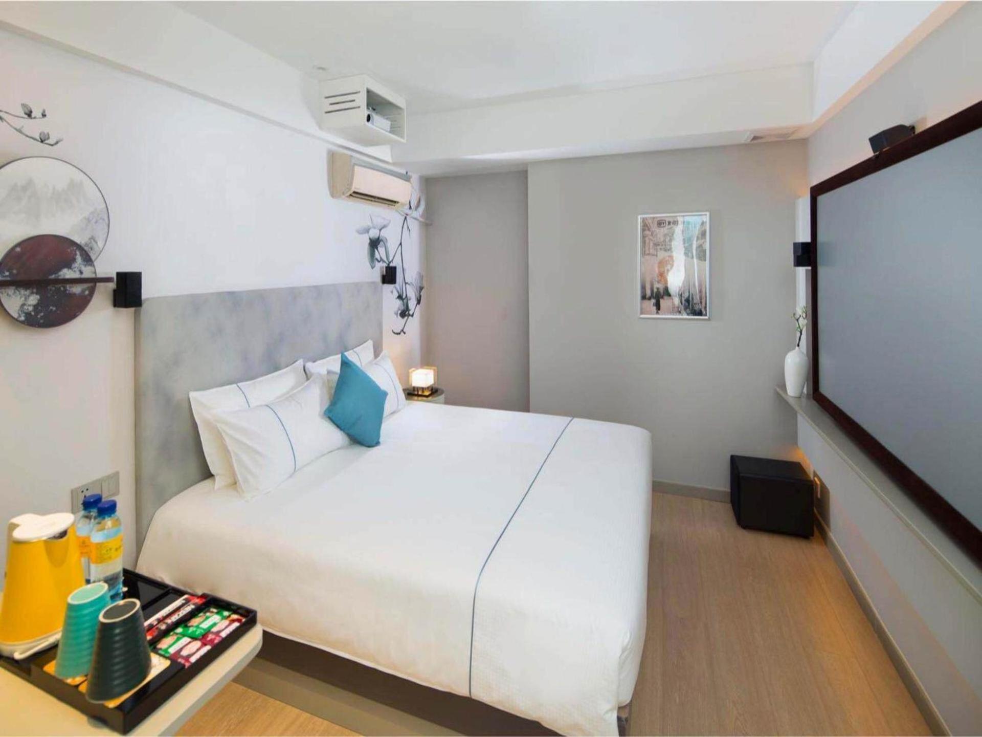 Standard Double Room With Audio
