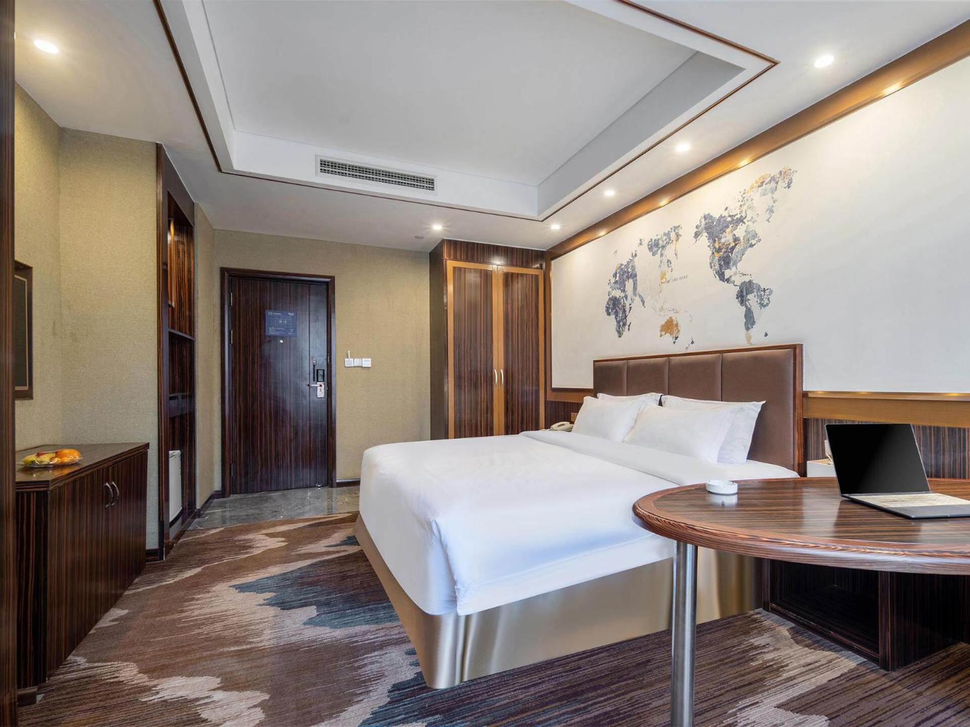 Digital Double Room