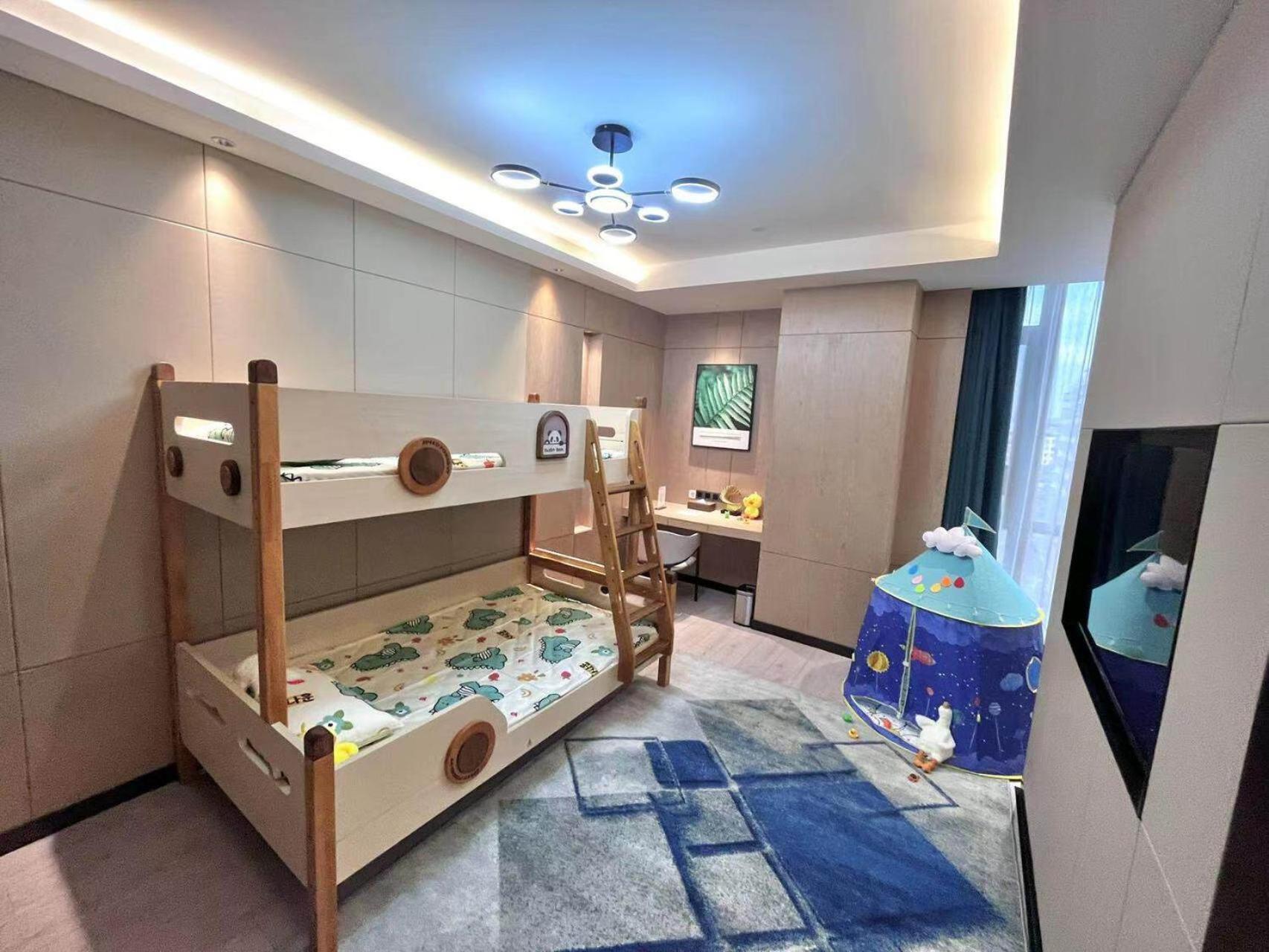 Family Room With Twin Bed photo 1