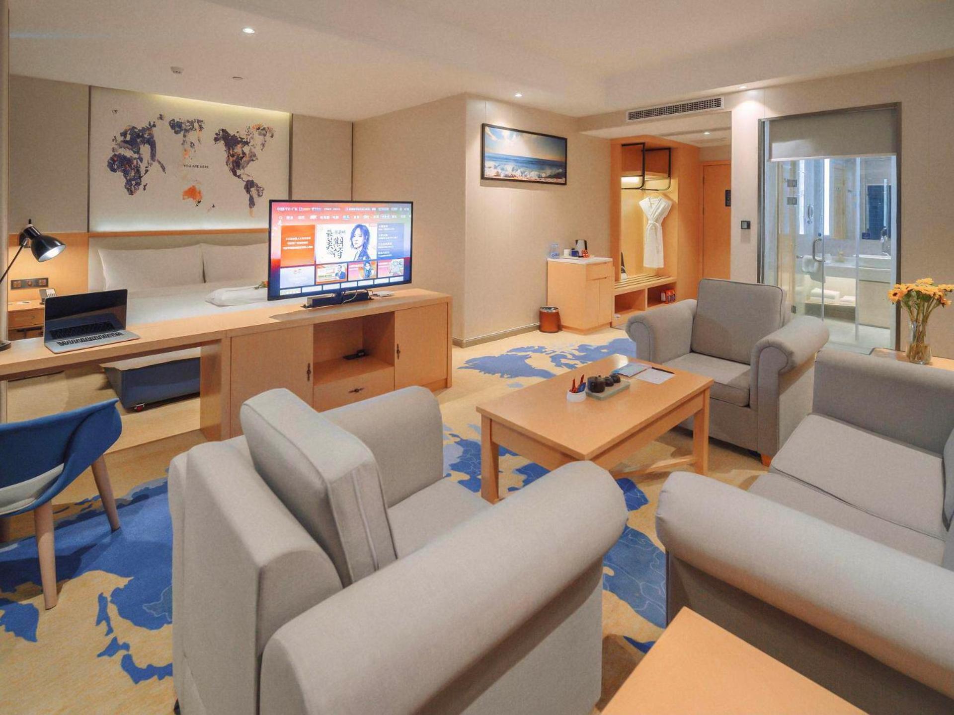 Suite with Mountain View