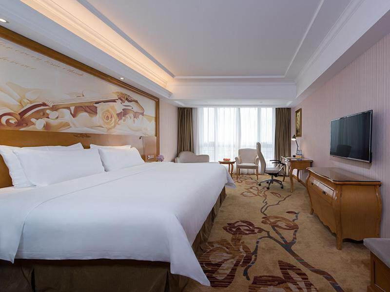 Double Room with Audio