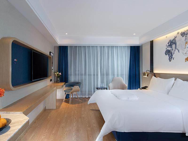 Light Double Room without Window