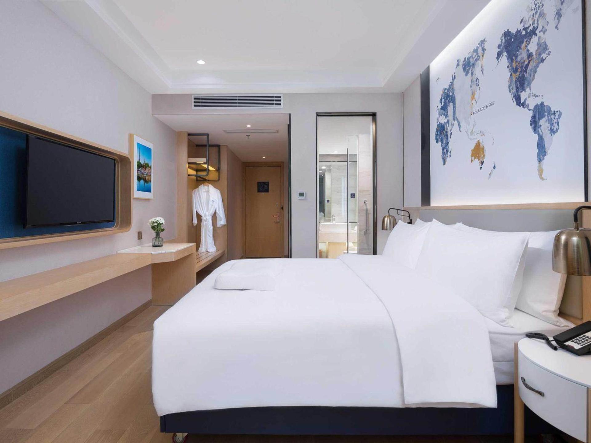 Light Double Room without Window