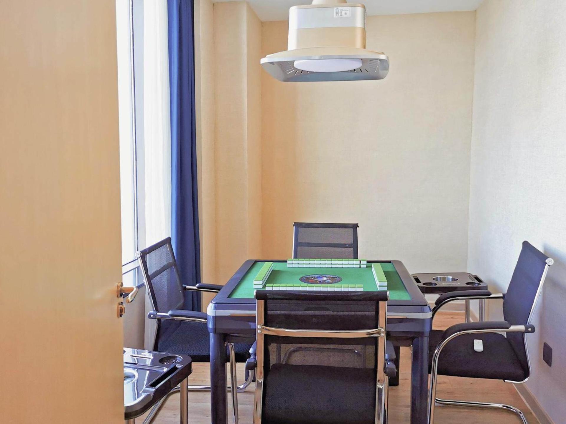Suite with Mah-jongg 