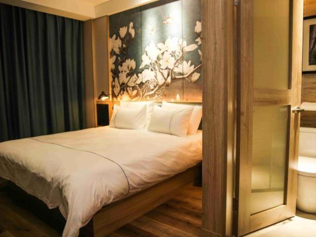 Zero Pressure - Quiet Double Room without Window