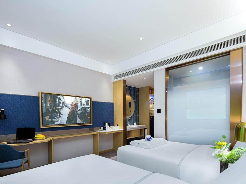 Light Twin Room without Window photo 1