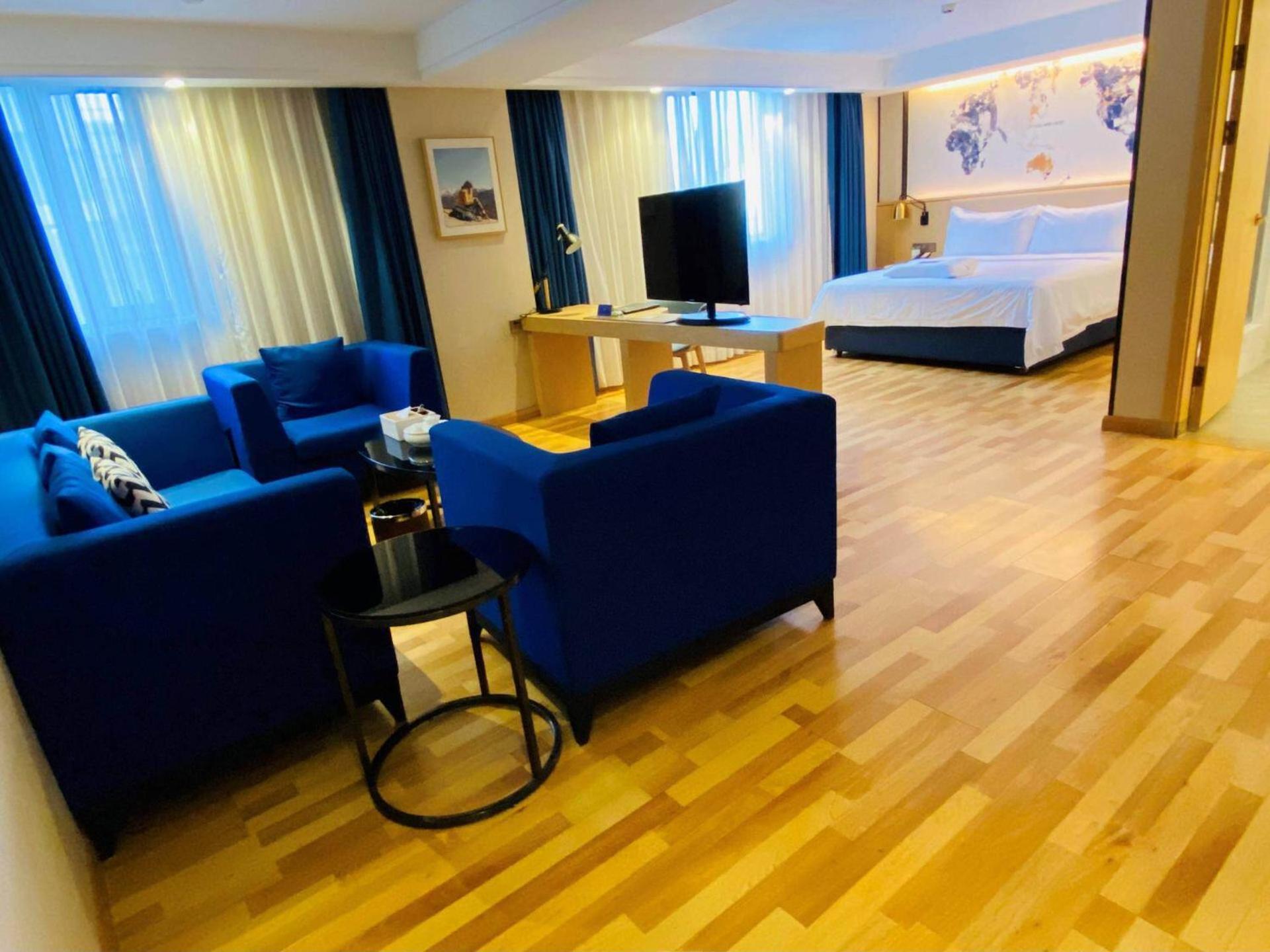 Honorable Suite