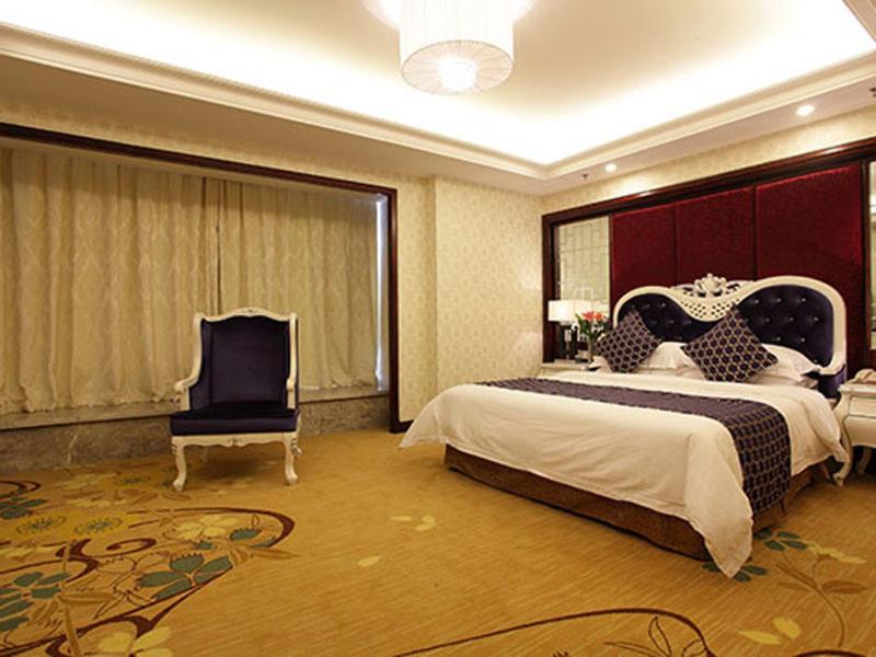 Deluxe Suite photo 2