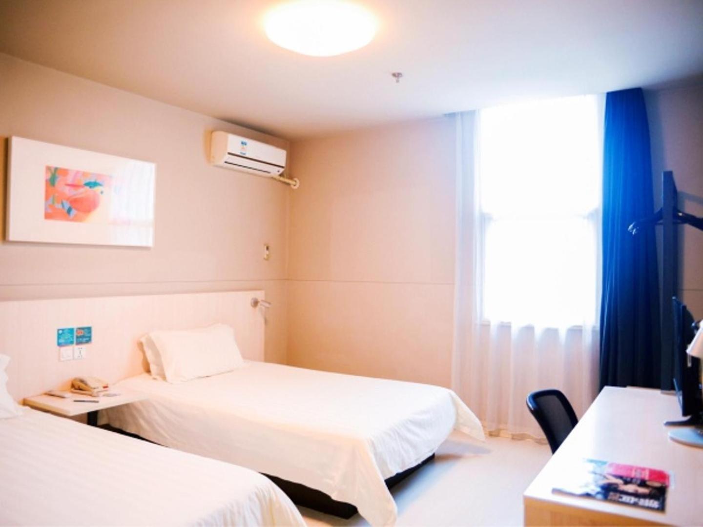 Standard Twin Room B