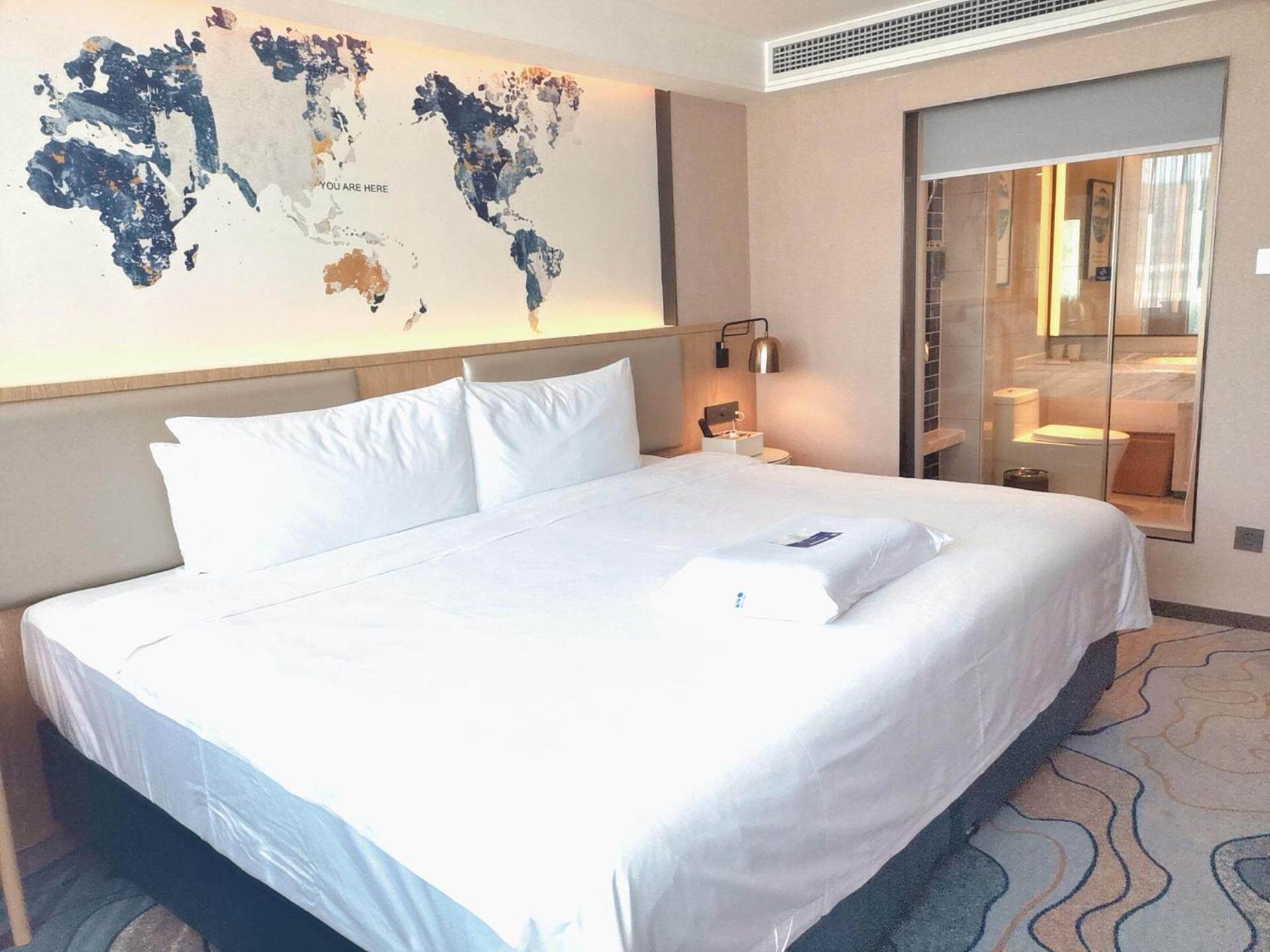 Hollywood Double Room