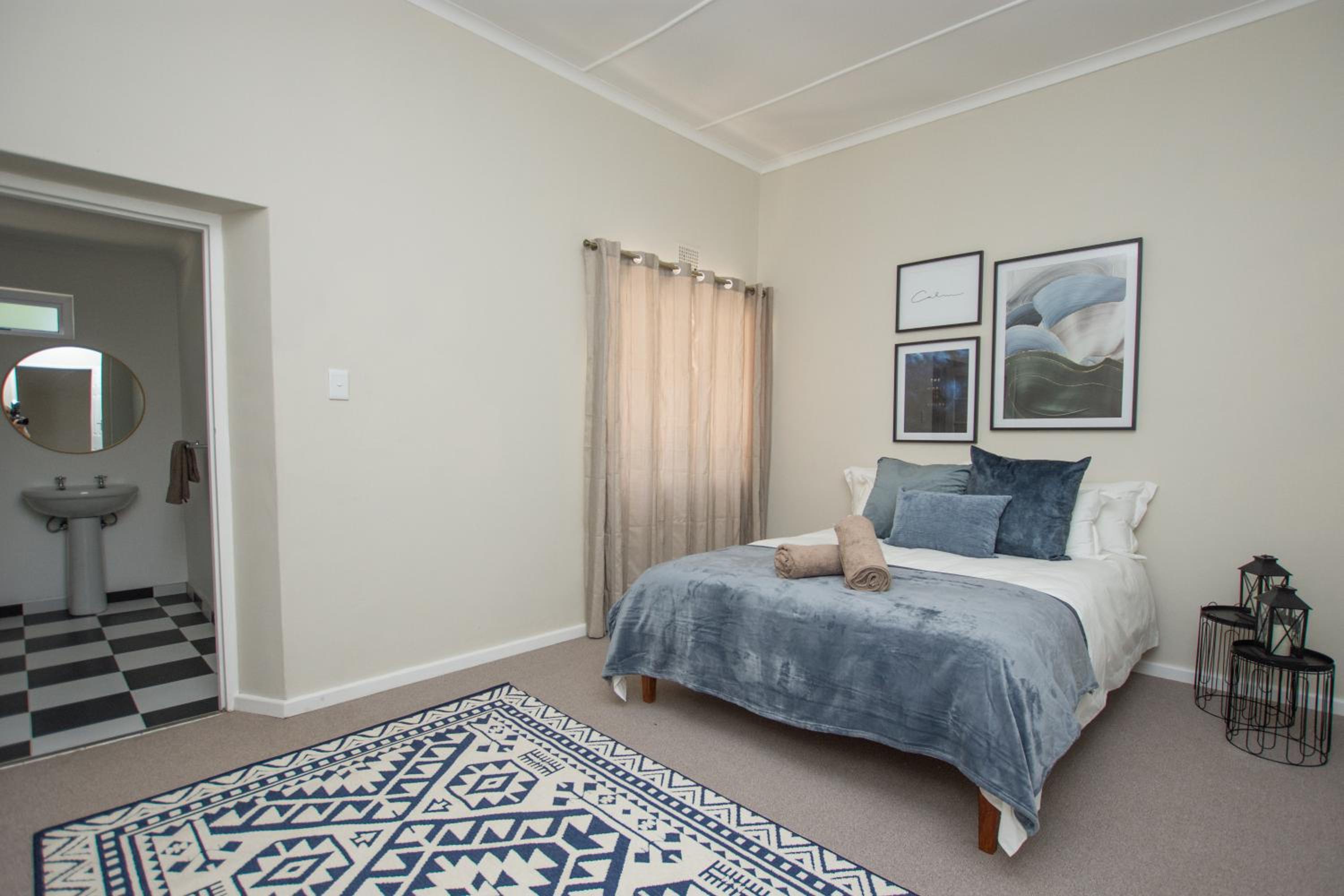 Deluxe Double Room with Shower photo 2