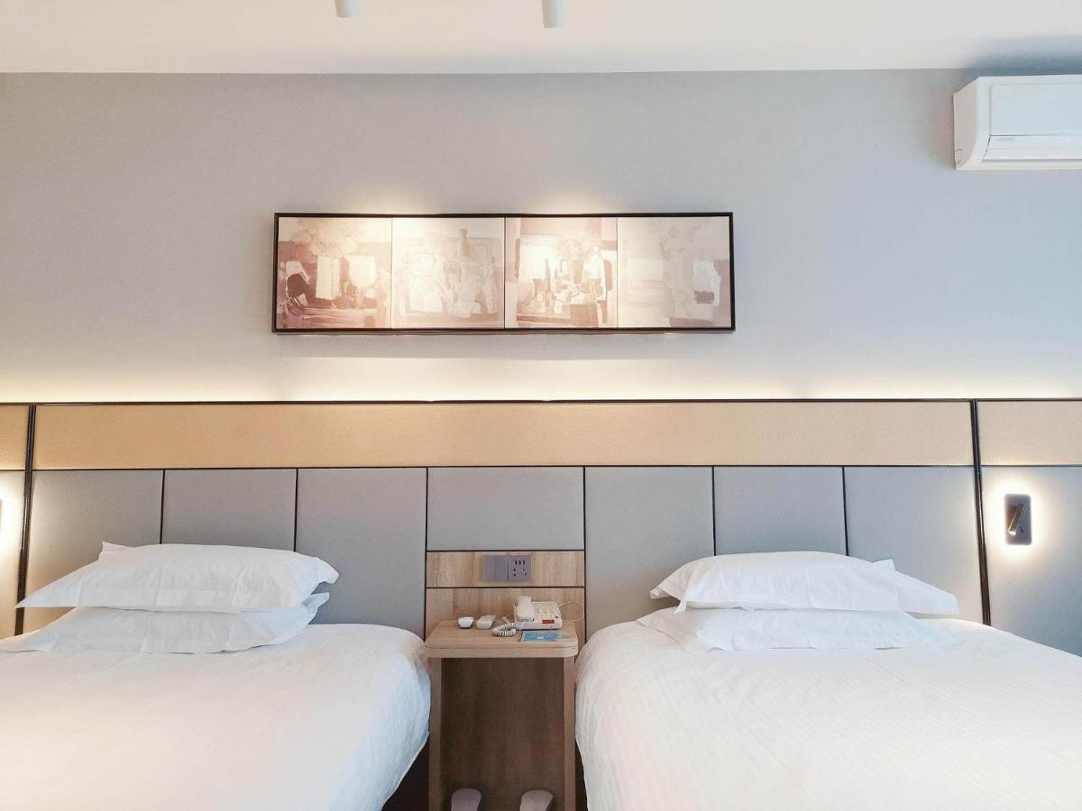 Deluxe Twin Room photo 3
