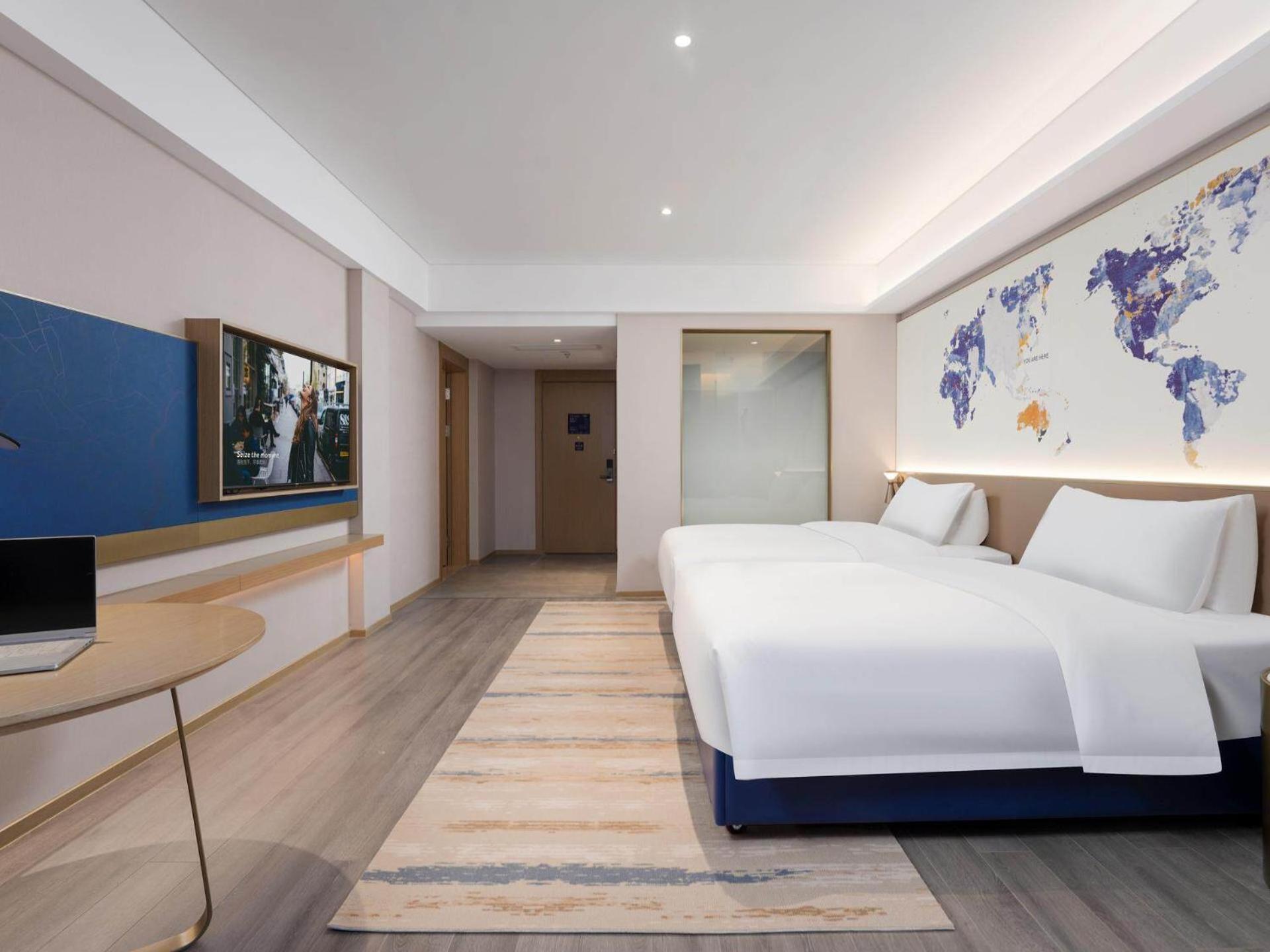 Premium Twin Room with City View photo 2