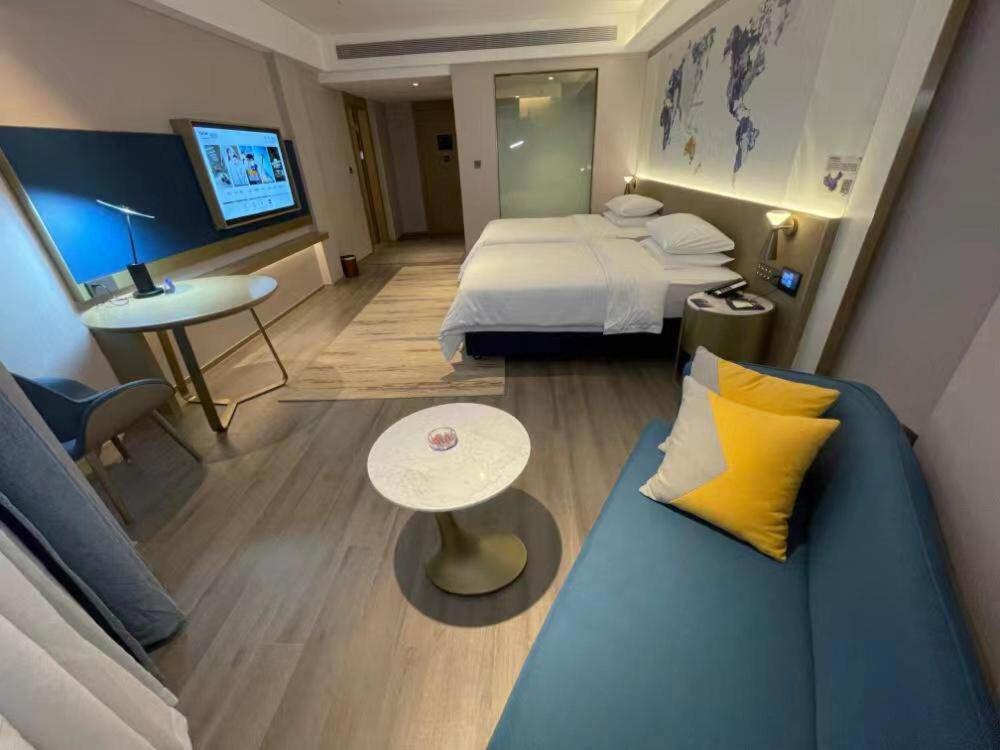Premium Family Suite without Window photo 2