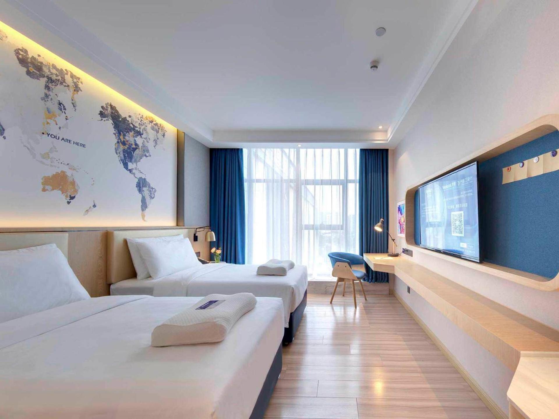 Superior Twin Room With View