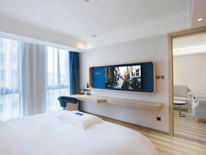 Honourable Suite With View photo 2