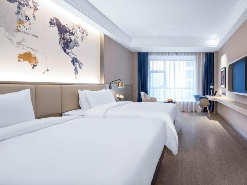 Light Twin Room photo 1