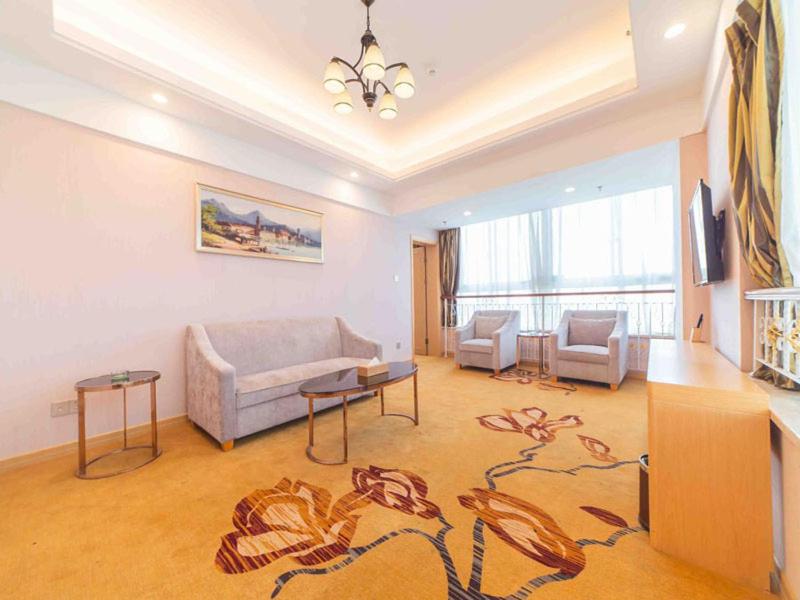 Deluxe Suite photo 2