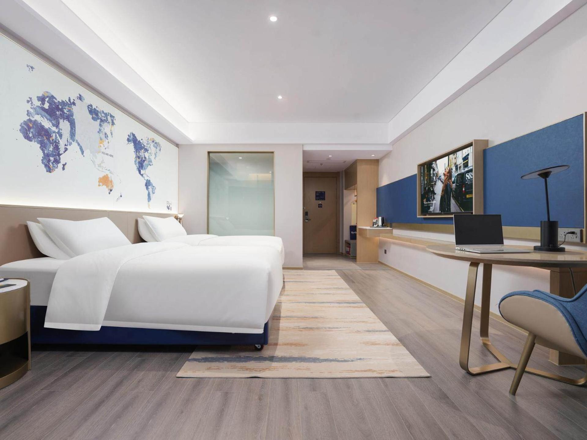Premium Twin Room with City View photo 3