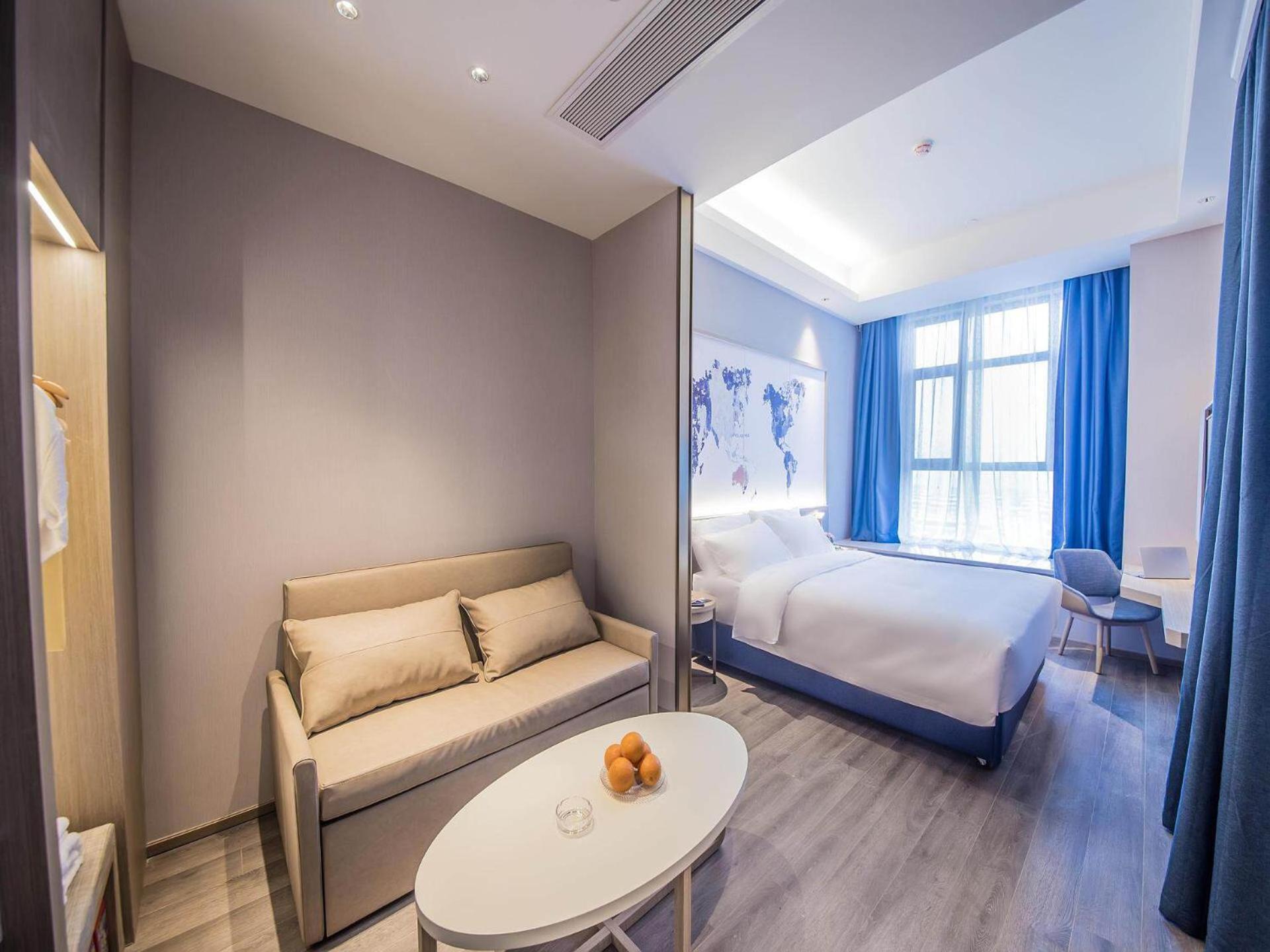 Premier Suite with View photo 3