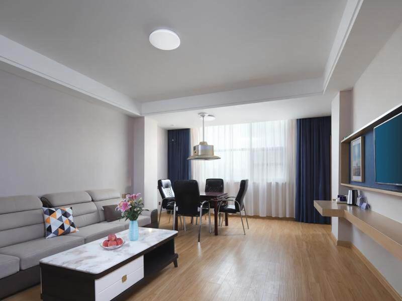 Honorable Suite with View photo 2