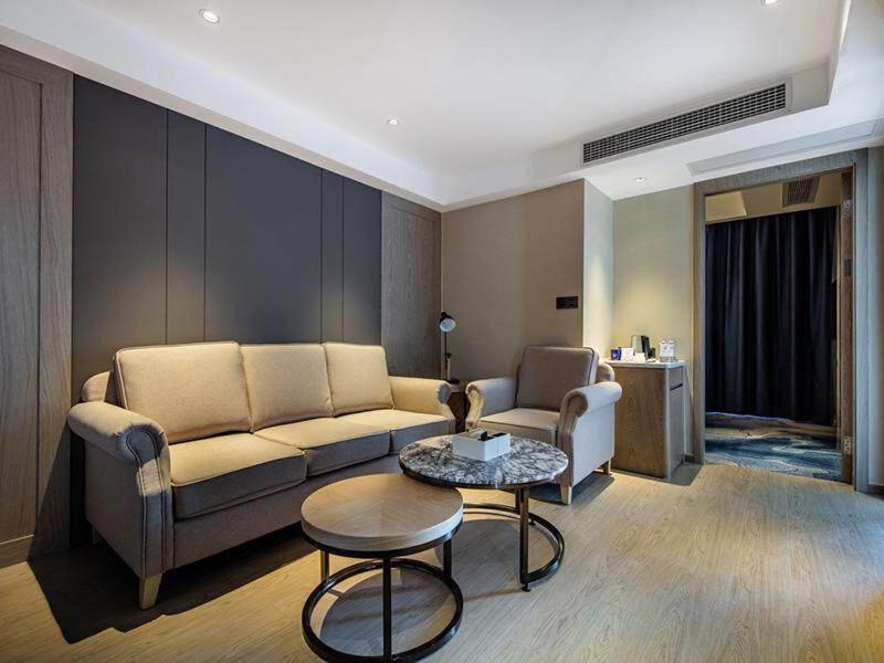 Premium Family Suite photo 2