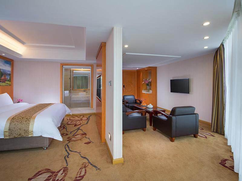 Deluxe Suite photo 2