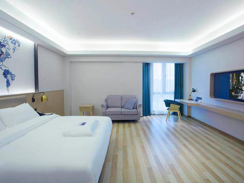 Honorable Double Room With City View photo 3