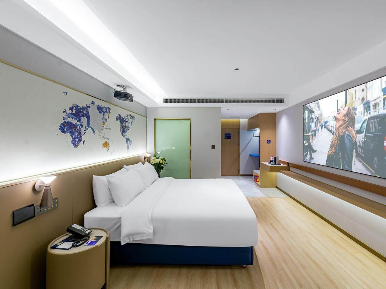 Premier Double Room With Audio photo 2