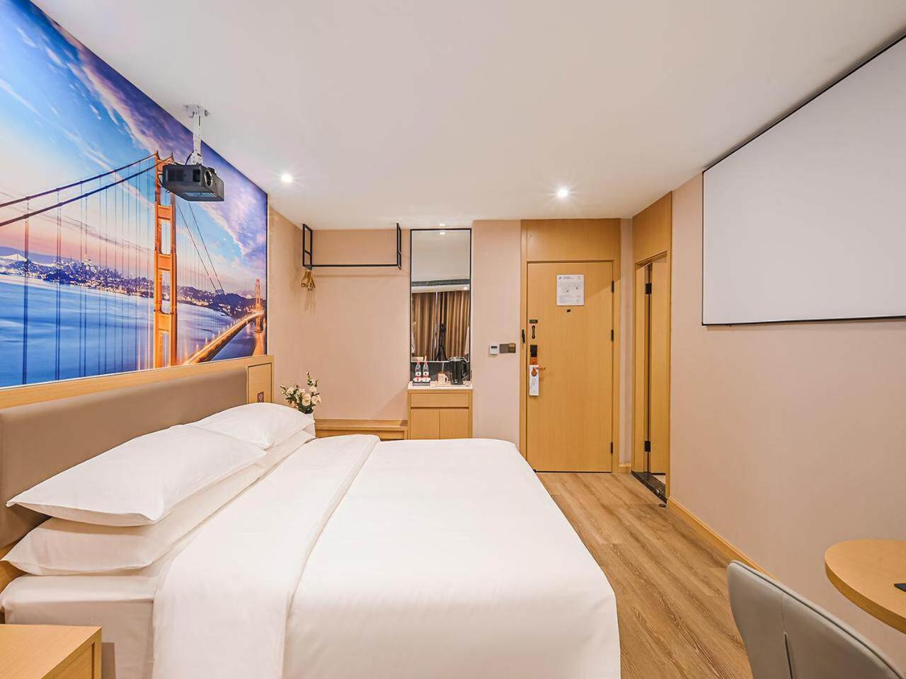 Double Room with Audio