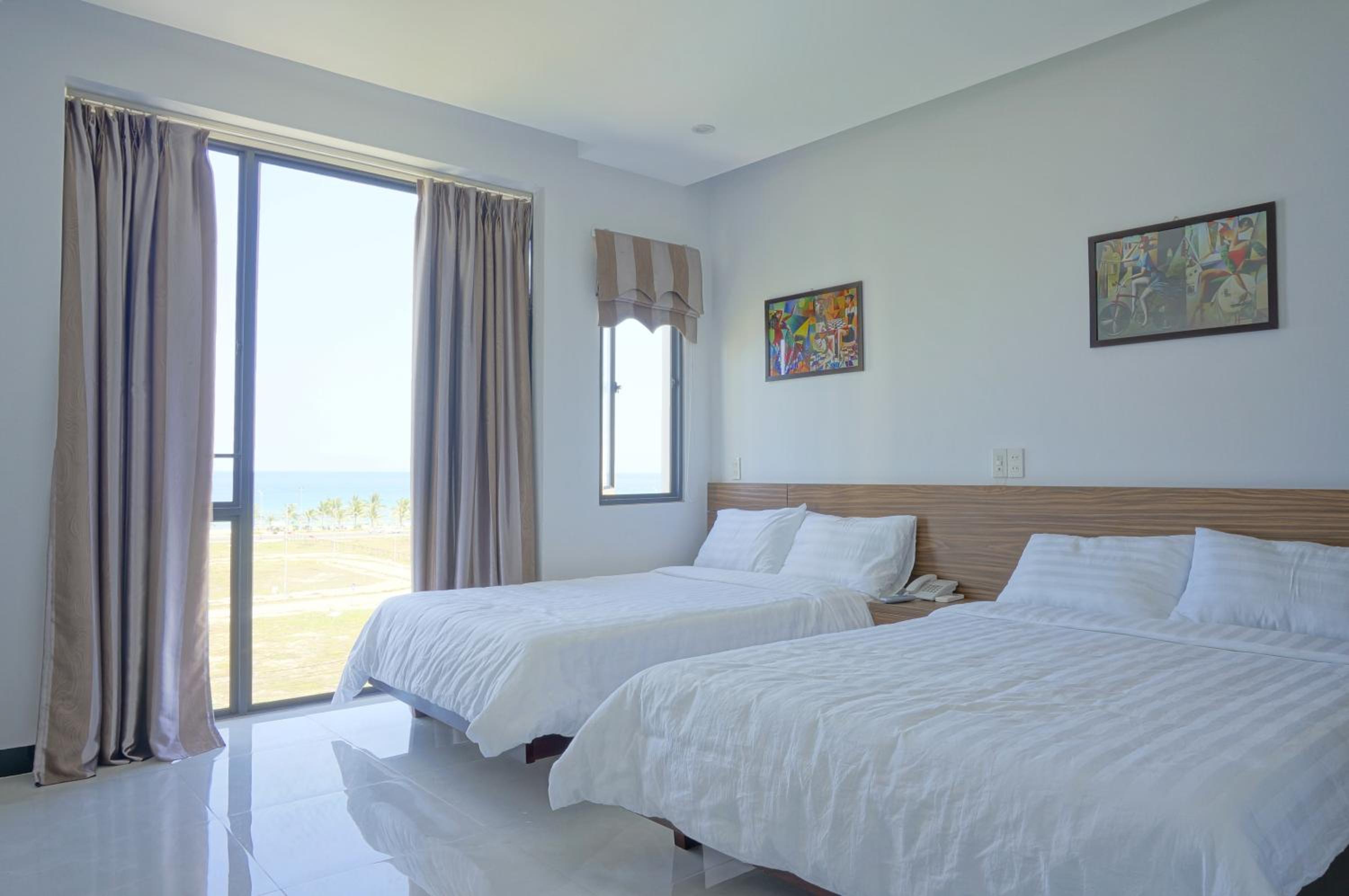 Deluxe Family Room - Photo 9