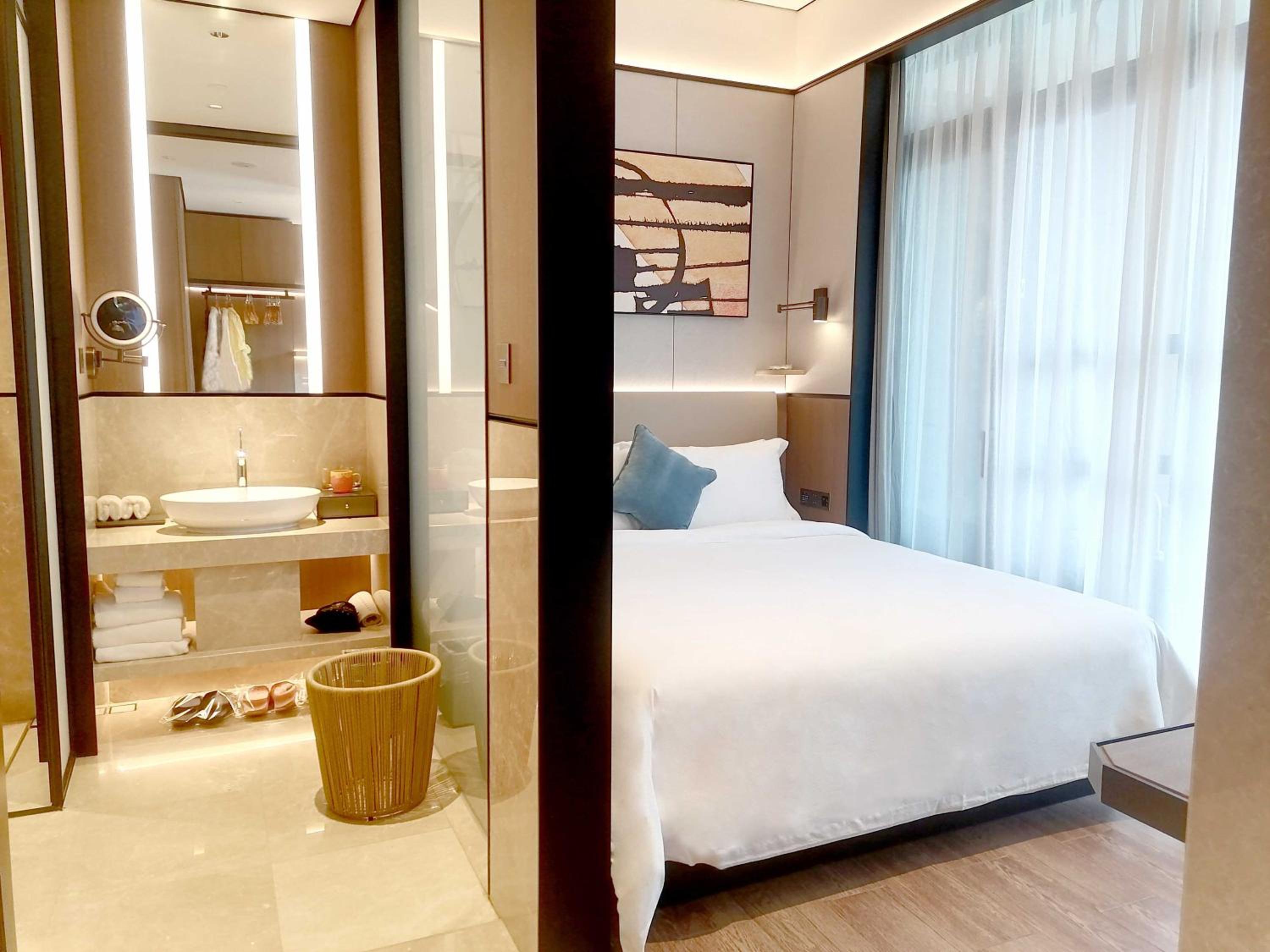 Elegance King Room				 photo 3