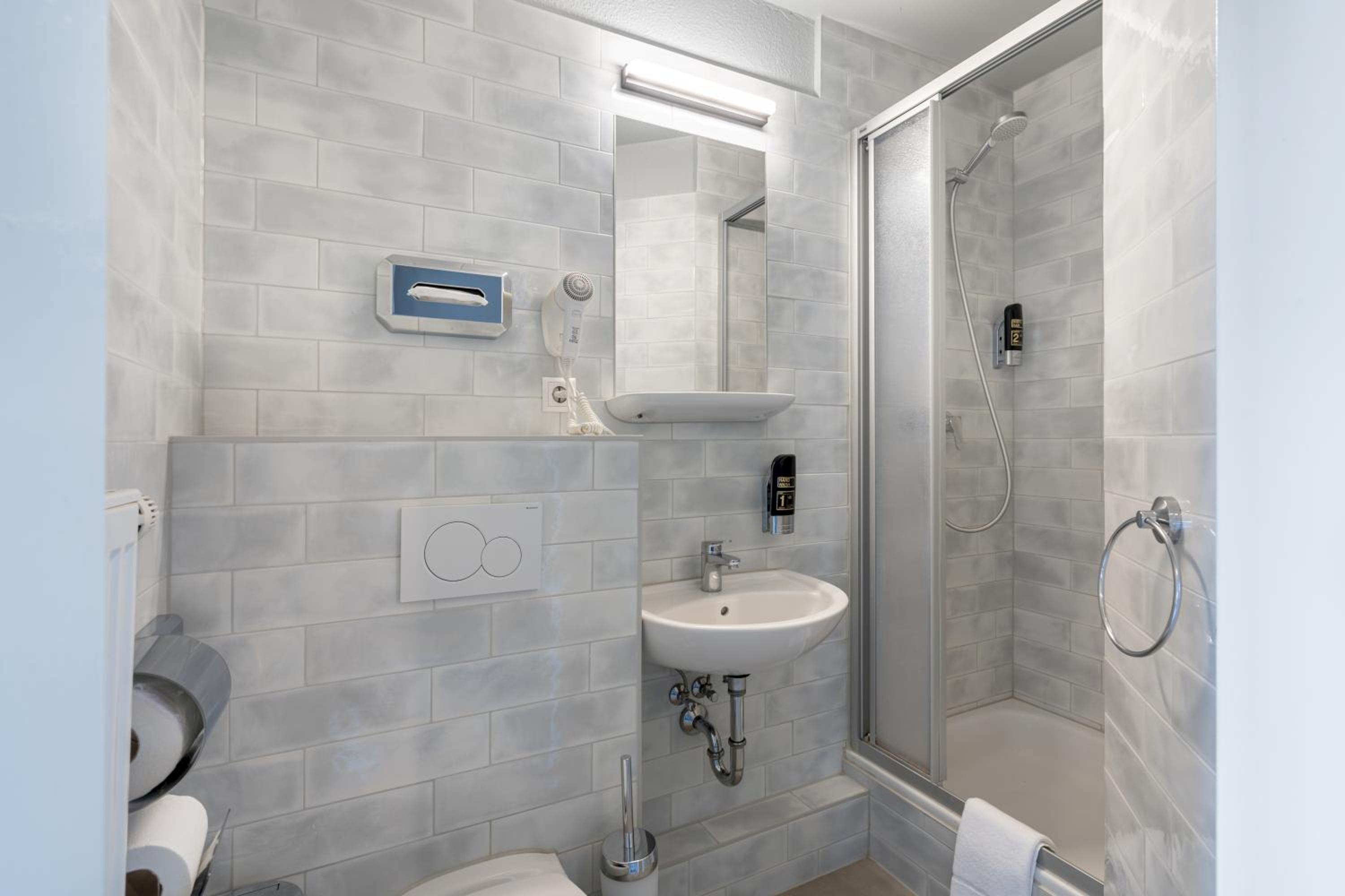 Twin Room - Photo 2