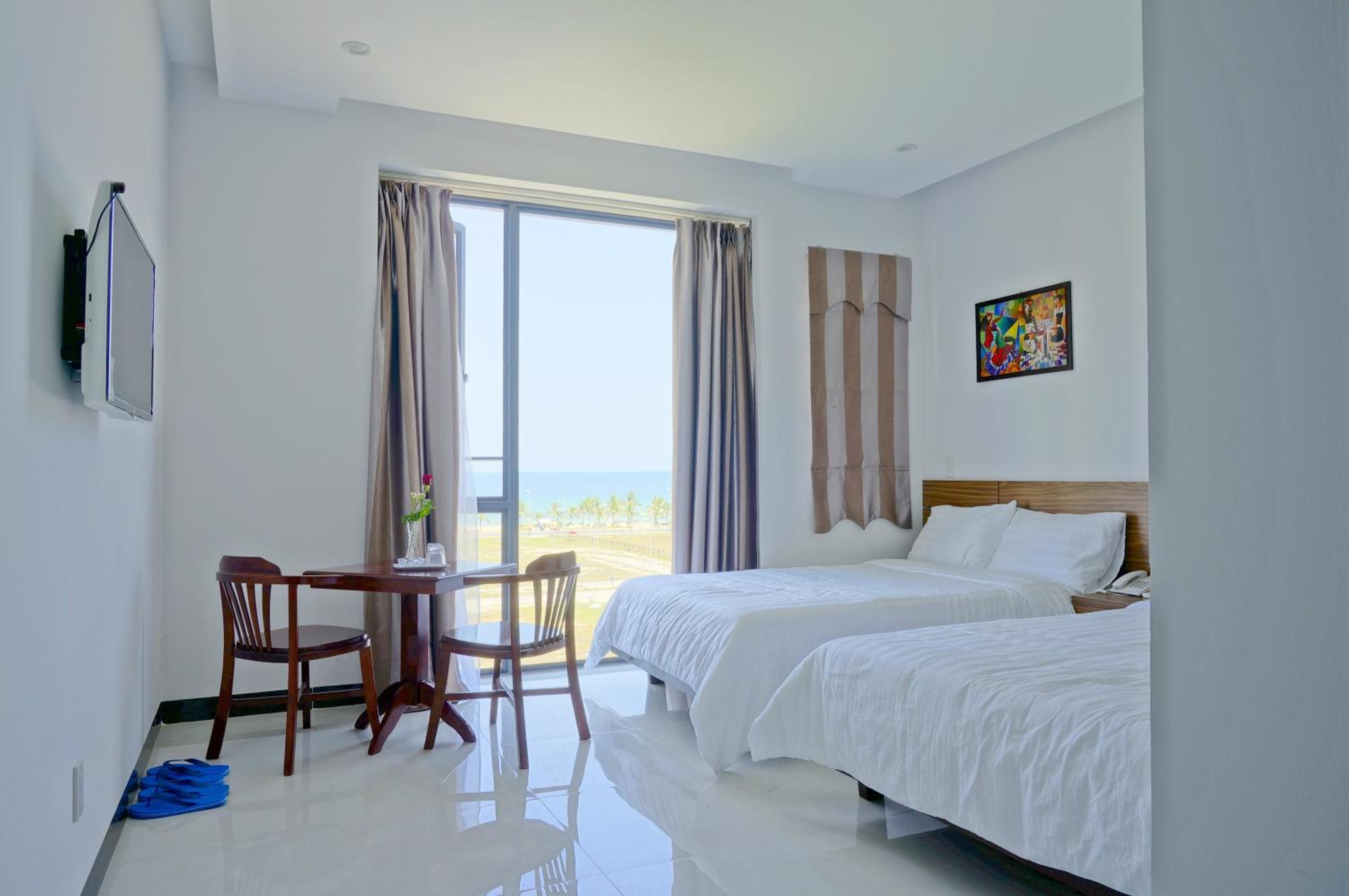 Deluxe Family Room - Photo 13