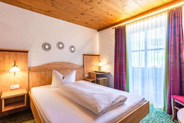 Double Room with Mountain View - Photo 1
