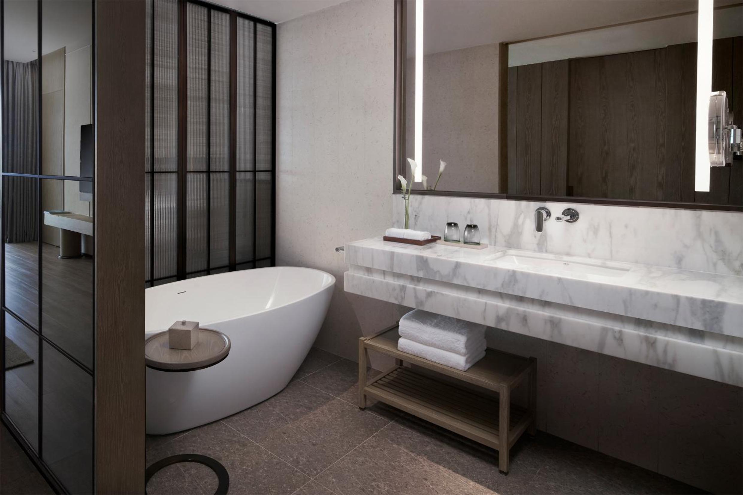 Deluxe King Room photo 3