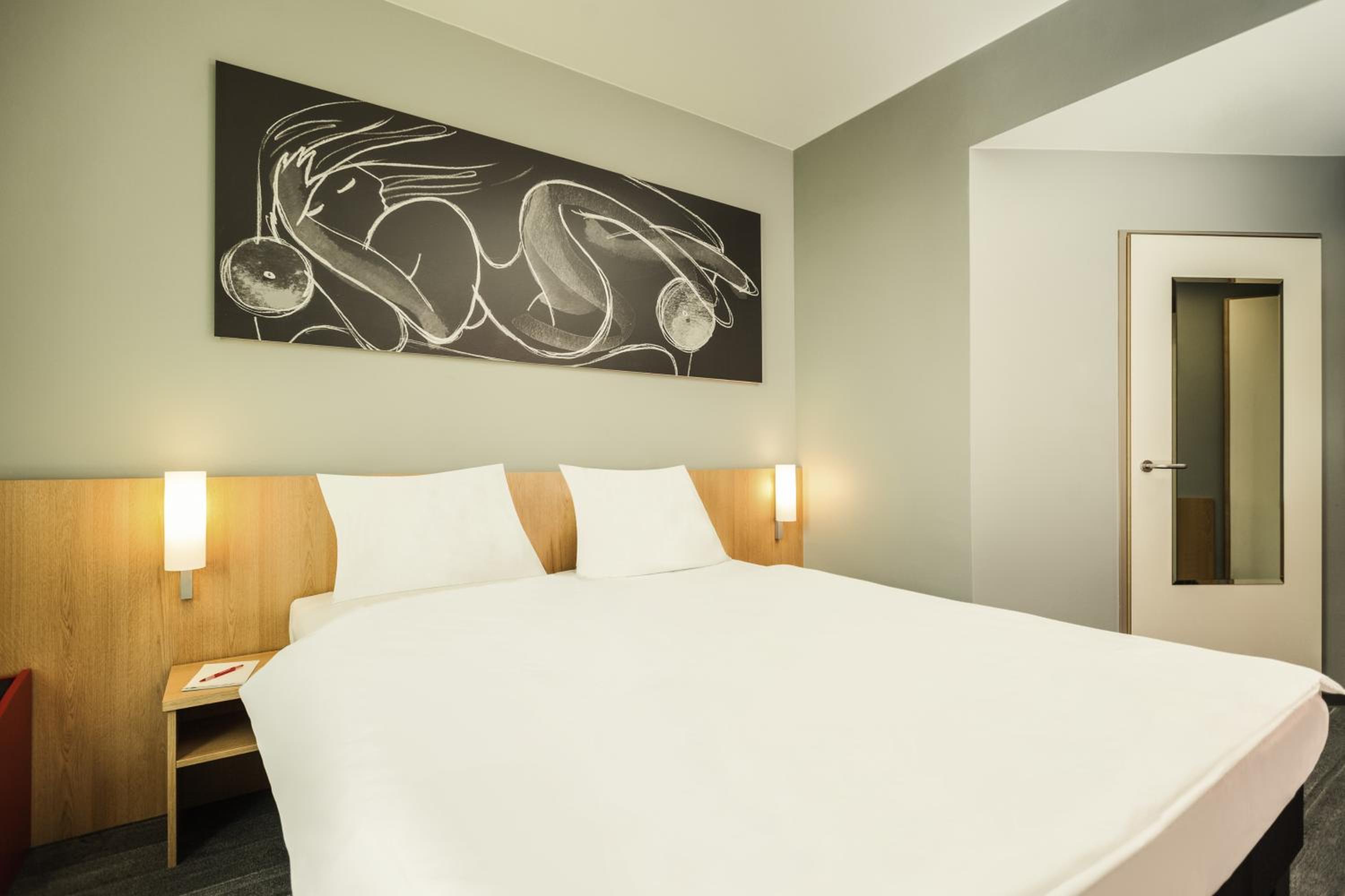 Standard Twin Room - Photo 4
