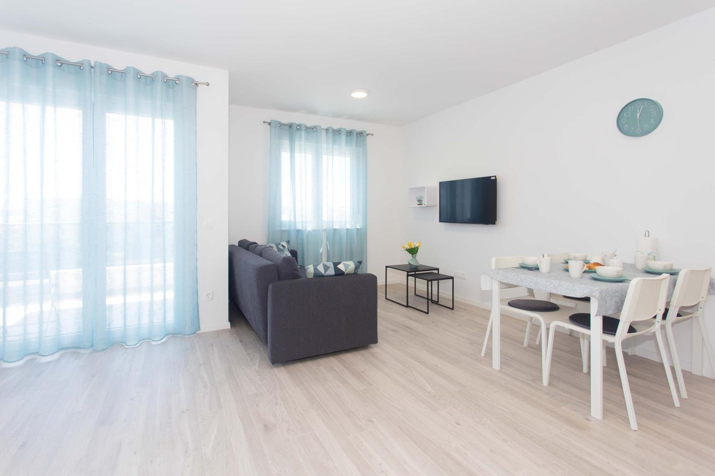 One-Bedroom Apartment - Photo 3