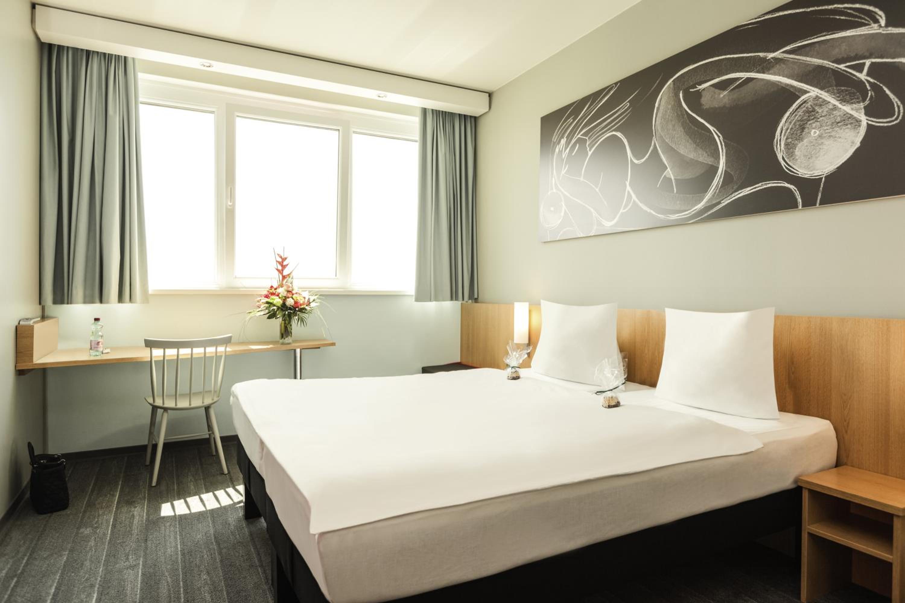 Standard Twin Room - Photo 1