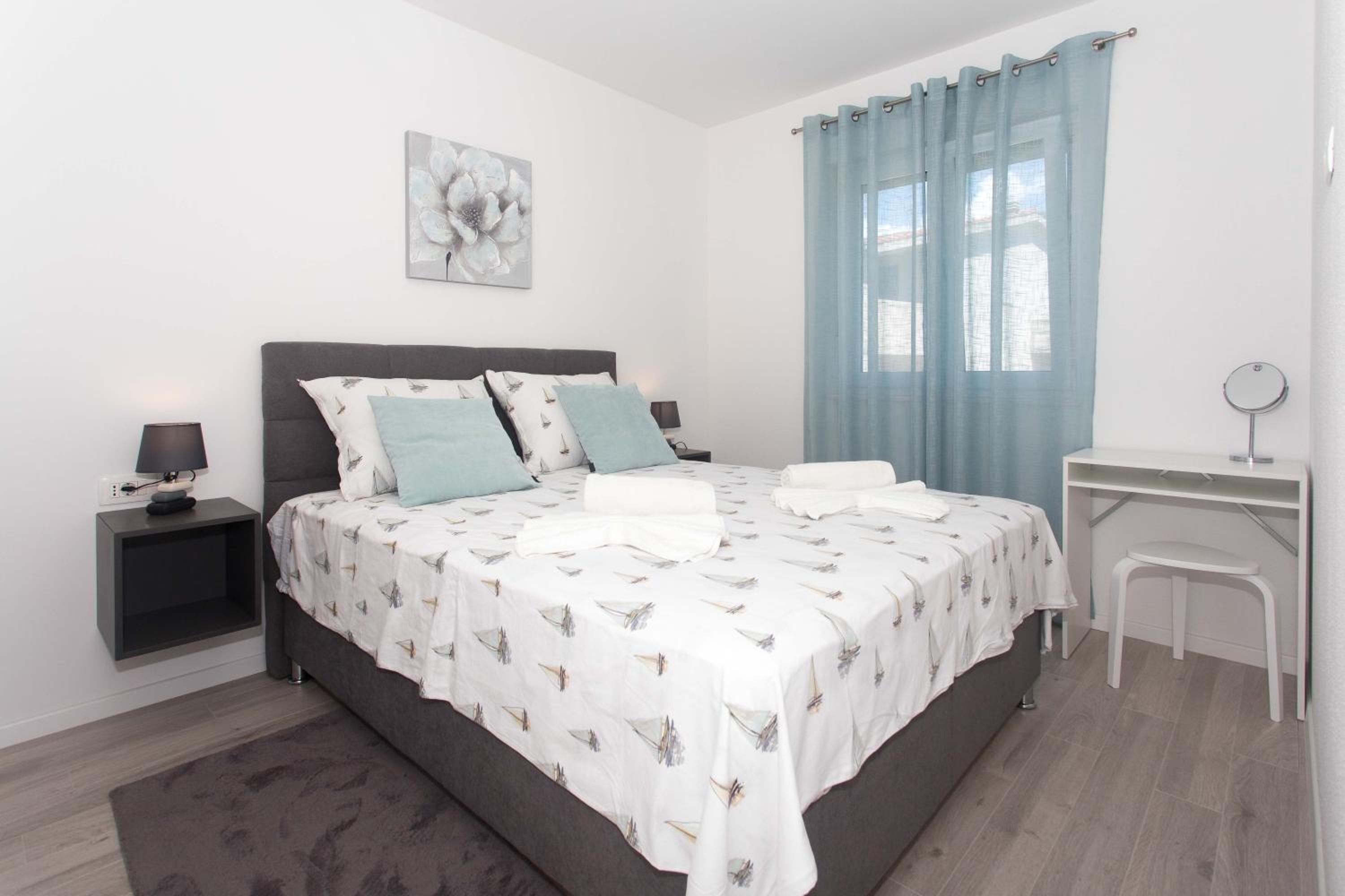 One-Bedroom Apartment - Photo 9