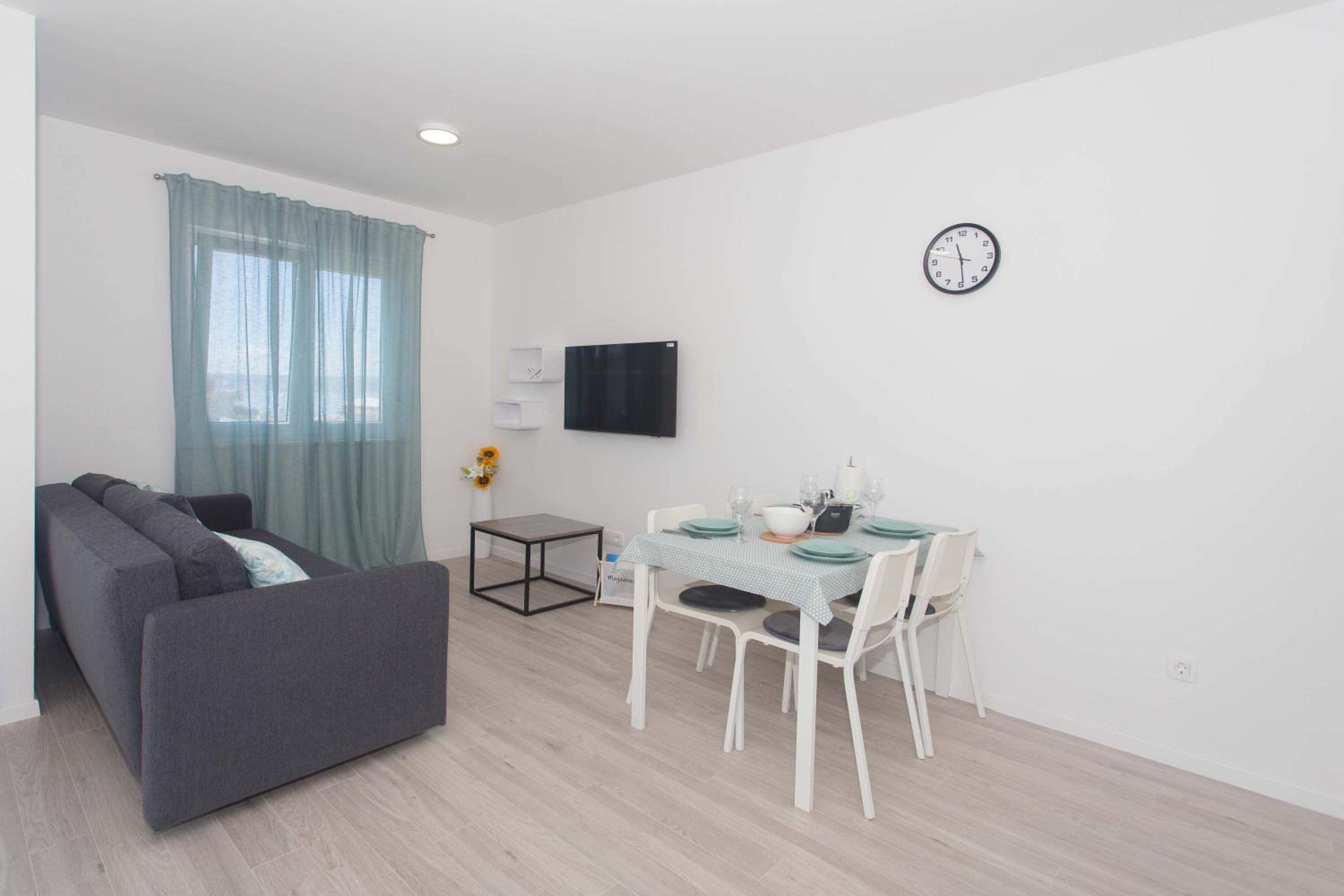 One-Bedroom Apartment - Photo 7