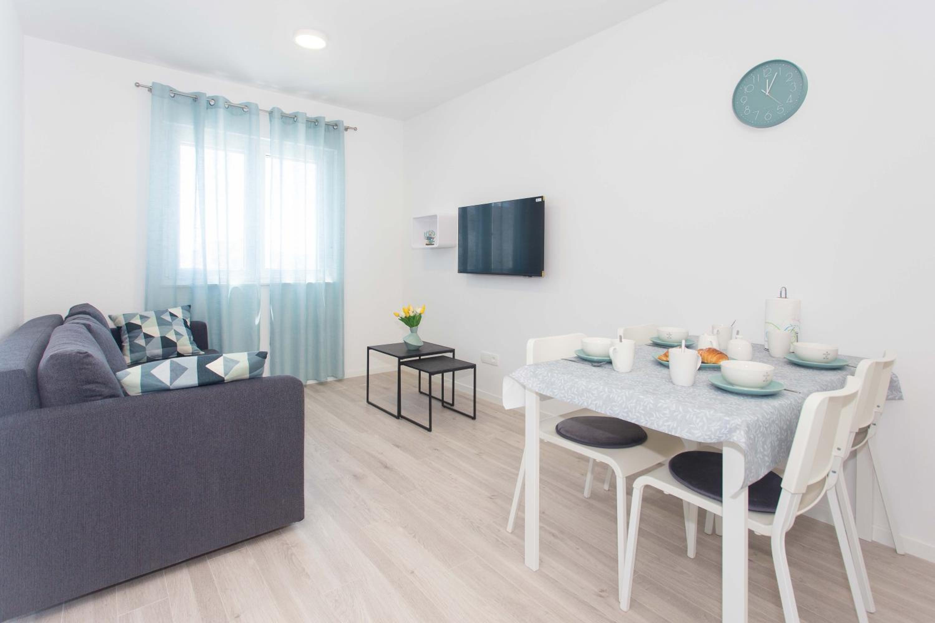 One-Bedroom Apartment - Photo 12