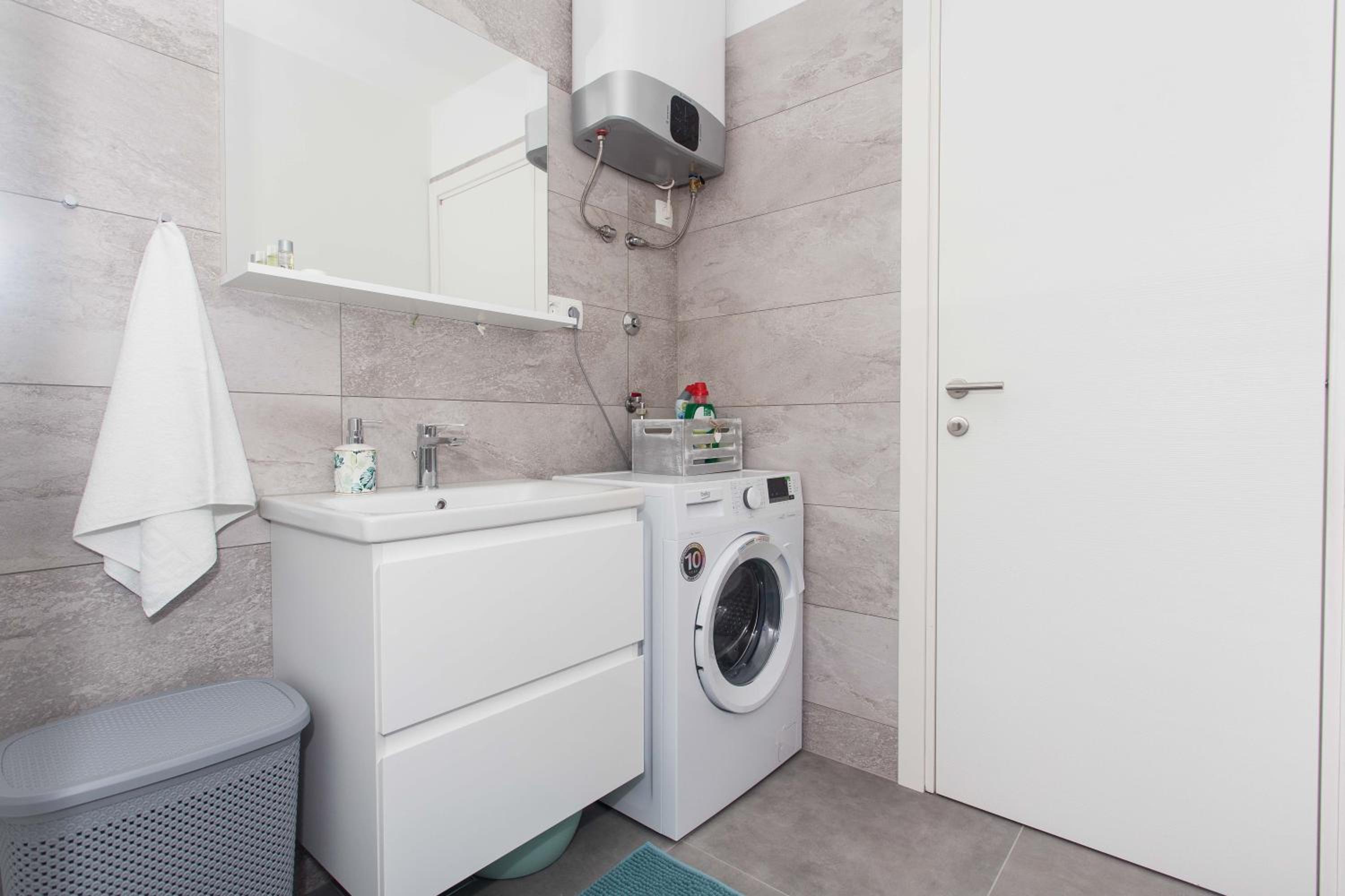 One-Bedroom Apartment - Photo 18