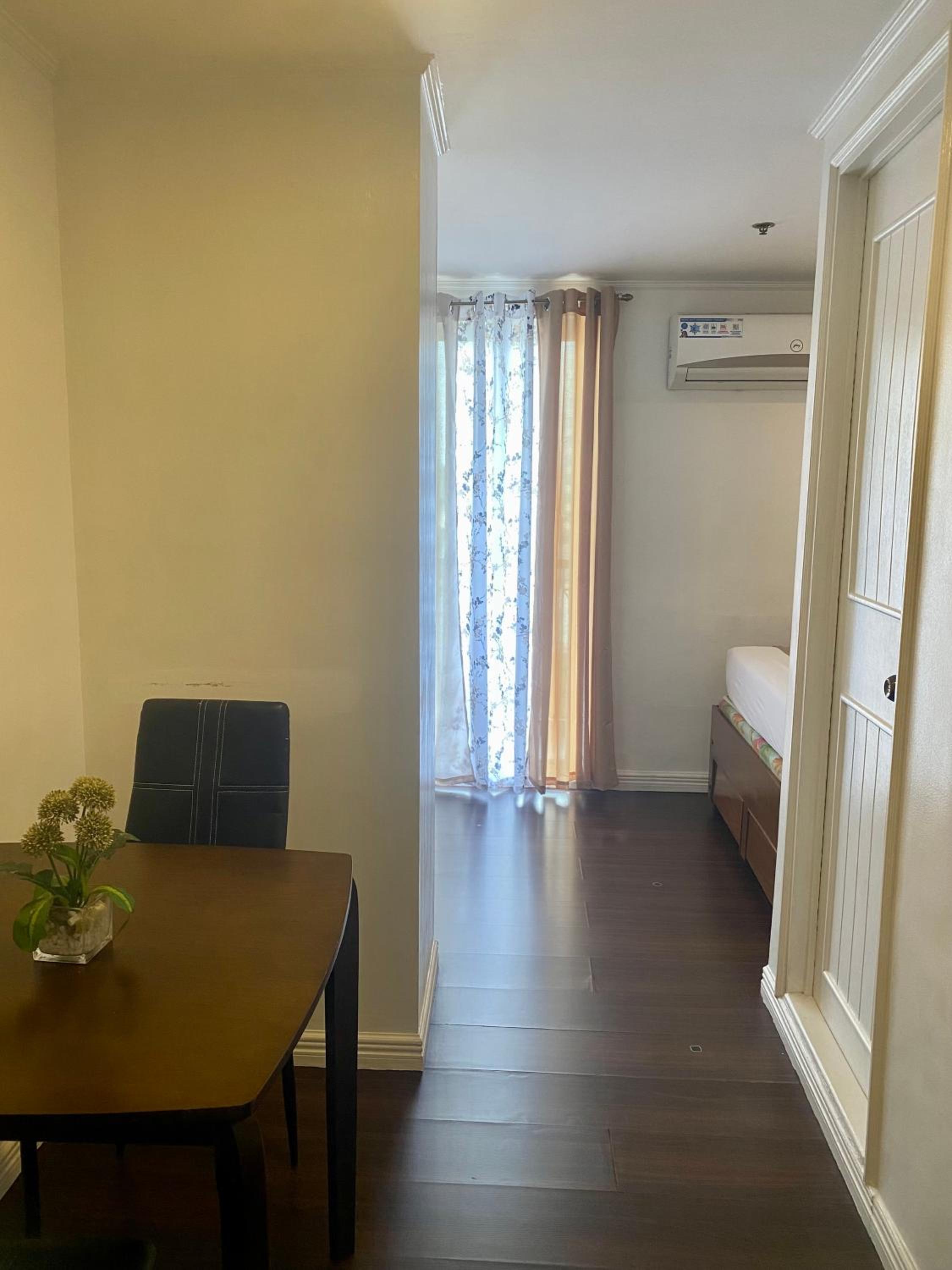 Apartment with Terrace - Photo 10