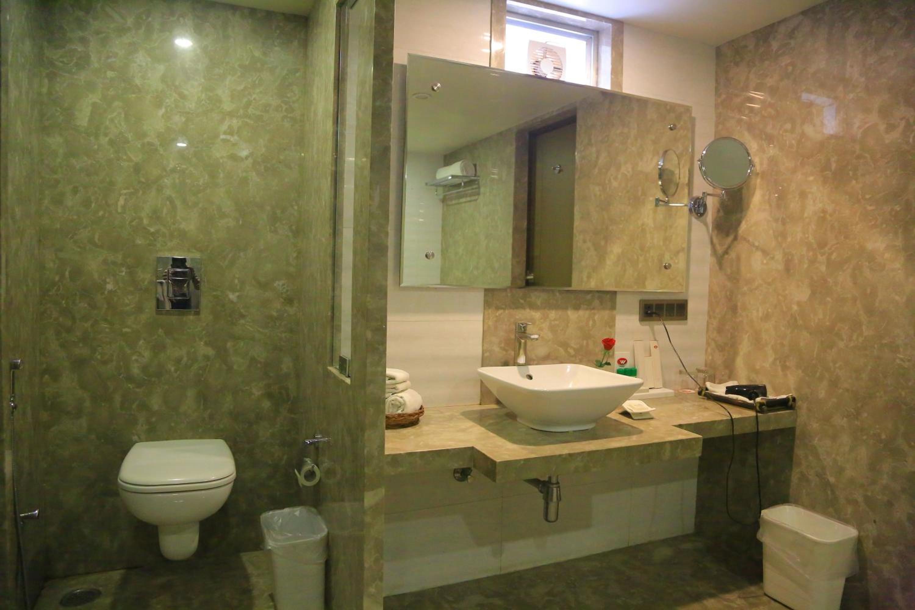 Standard King Room photo 2