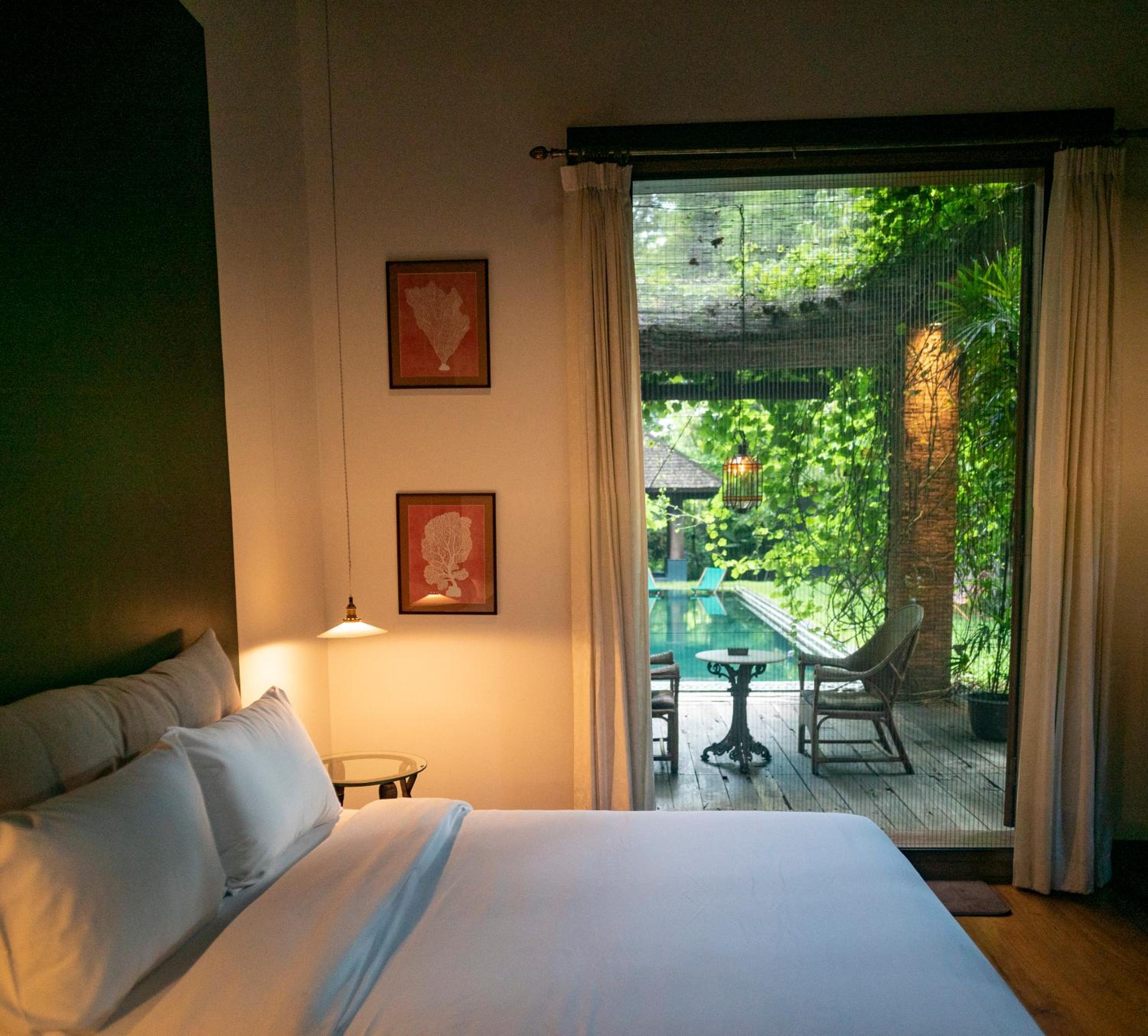 Suite with Pool View - Photo 3